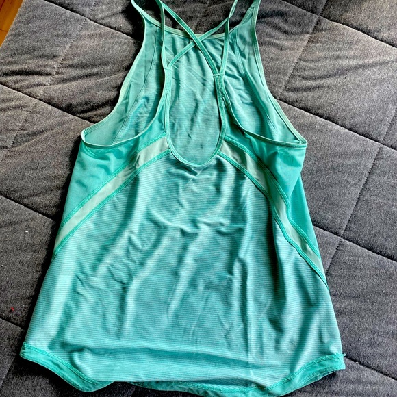 Lululemon tanktop - Picture 2 of 2